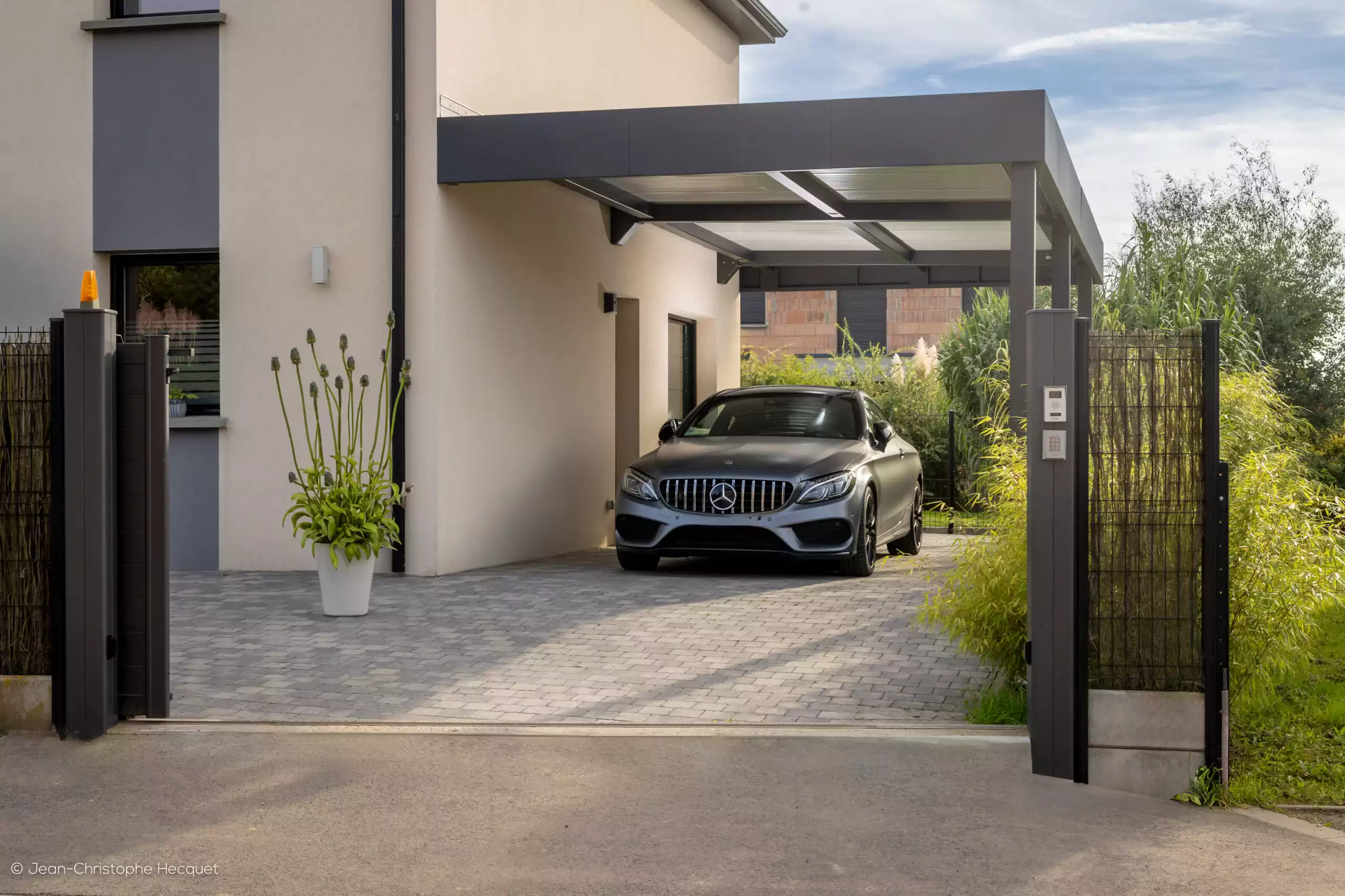 Carports en Aluminium : Comment Choisir le Modèle Idéal pour Votre Véhicule