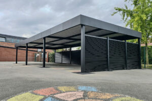 Préau en aluminium indépendant - autoporté sur mesure pour école et collectivité - fabrication et conception EUROFACTORY - EUROPORTAIL & EUROCARPORT ALUMINIUM