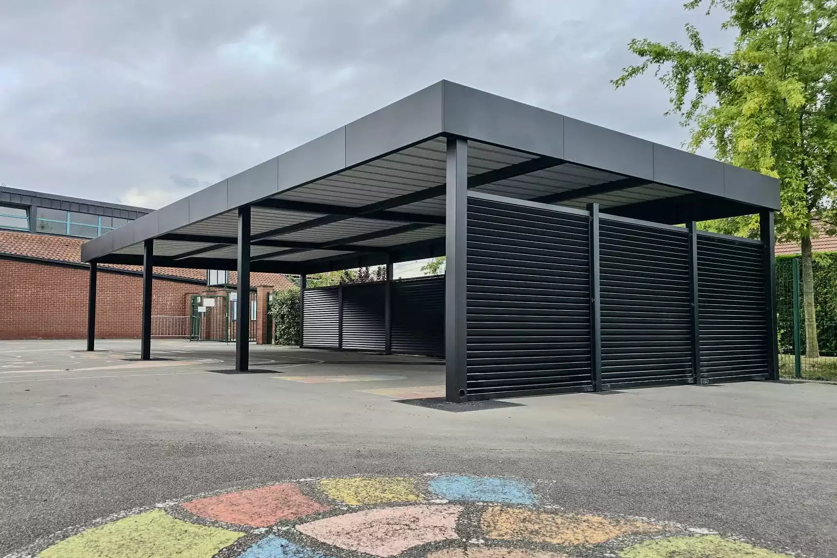 Nouvelle réalisation : Un préau moderne en aluminium pour une école à Mérignies